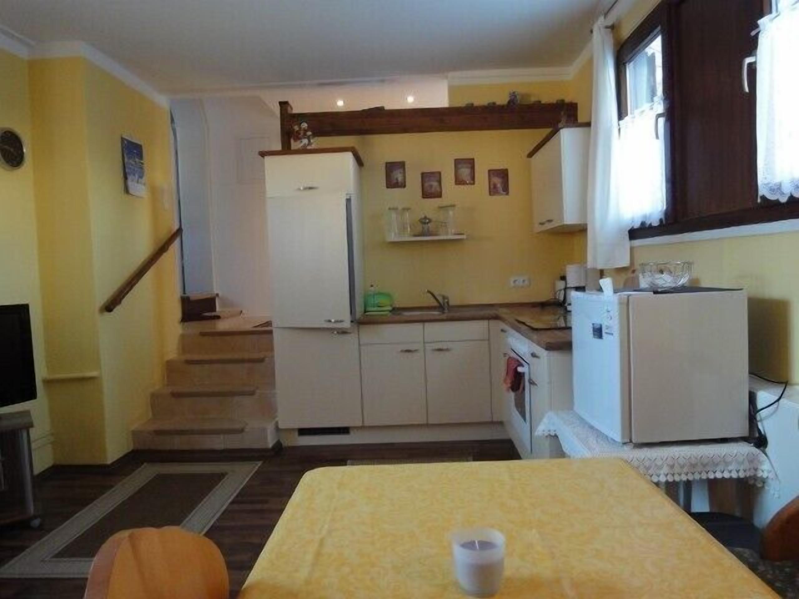 Separate entrance, pets on request, parking space available