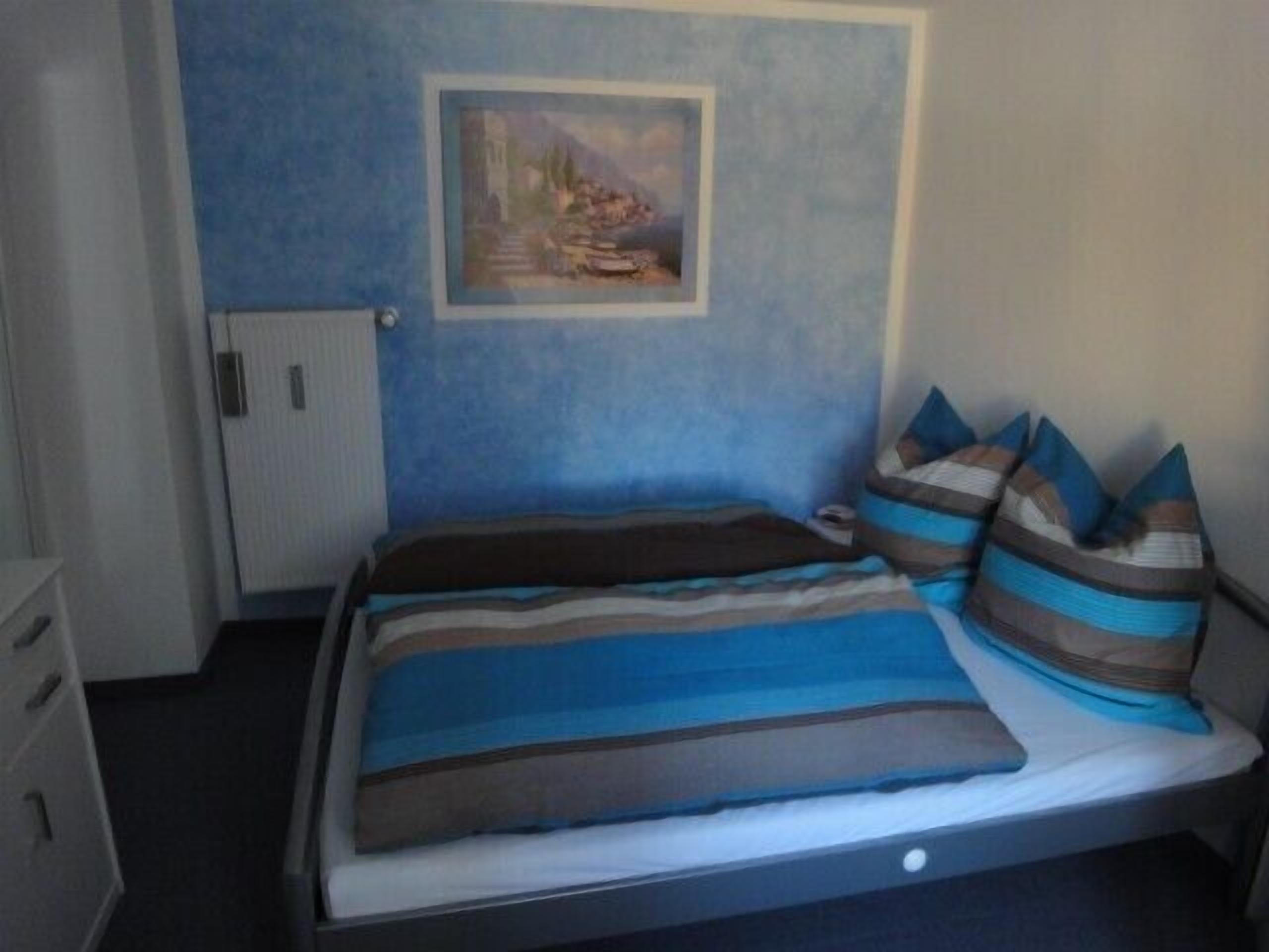 Separate entrance, pets on request, parking space available