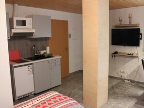 Fridge, microwave, coffee/tea maker, electric kettle