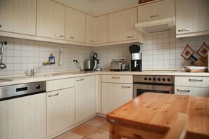 Kühlschrank, Mikrowelle, Ofen, Geschirrspüler