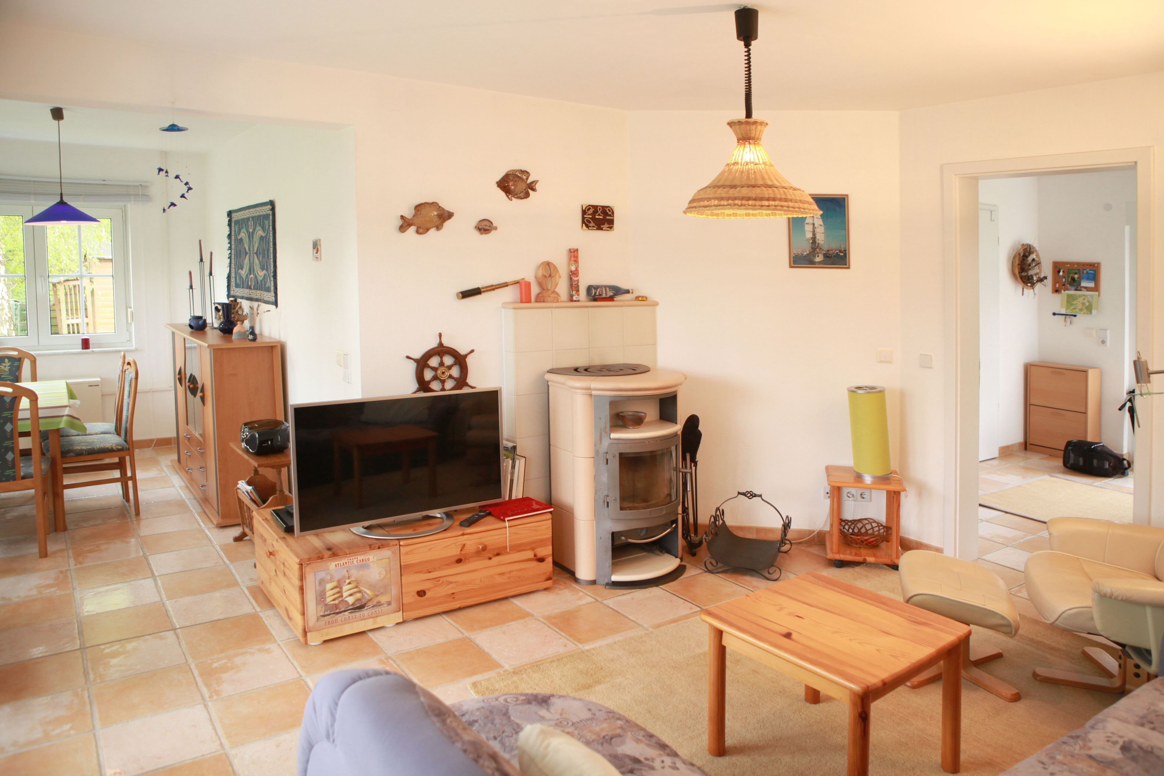 Televisión y chimenea 