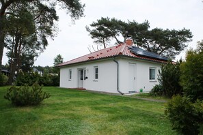Exterior - Vacation home Marleen, fireplace, WLAN, terrace & garden - Holiday home Marleen (Karlshagen)
