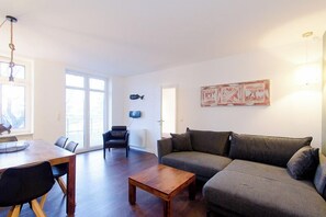 テレビ、DVD プレーヤー、ビデオライブラリ、ステレオ