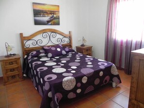 2 bedrooms, free internet, bed sheets
