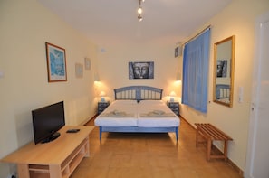 6 bedrooms, in-room safe, iron/ironing board, free WiFi