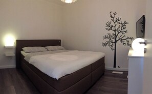 1 chambre, fer et planche à repasser, lit parapluie, Wi-Fi gratuit