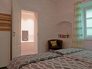 2 chambres, fer et planche Ă repasser, Wi-Fi, draps fournis