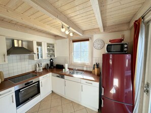 Geladeira, micro-ondas, fogão, lava-louças