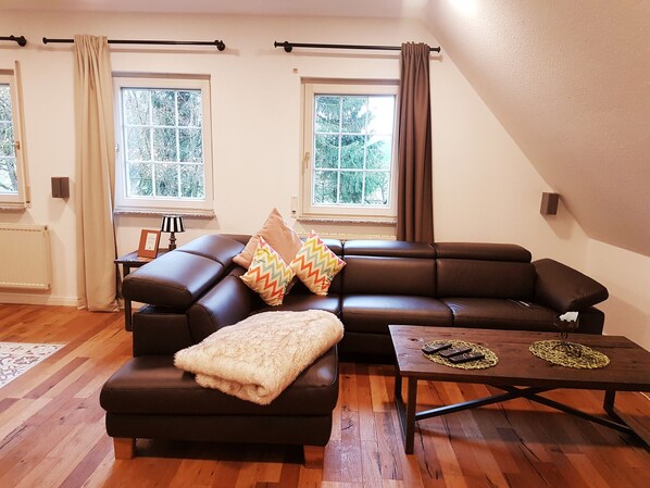 Fernseher, DVD-Player, Stereoanlage