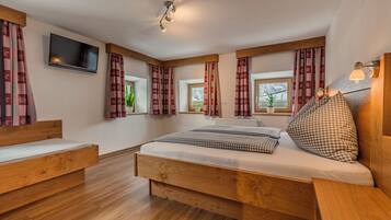 4 bedrooms, in-room safe, iron/ironing board, travel crib