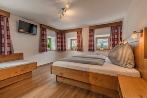 4 bedrooms, in-room safe, iron/ironing board, travel crib