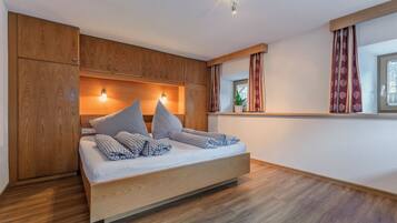 4 bedrooms, in-room safe, iron/ironing board, travel cot