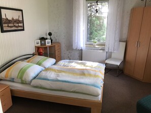 6 Schlafzimmer, Bügeleisen/Bügelbrett, Babybetten, Reisekinderbett
