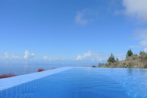 Outdoor pool, a heated pool -  Casa Tabladito with heated pool and fantastic sea views. (Tijarafe)