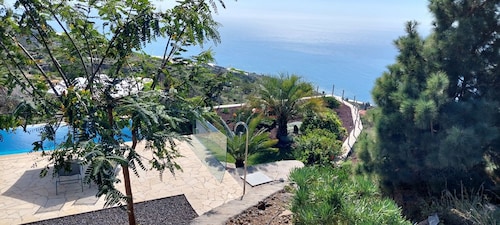  Casa Tabladito with heated pool and fantastic sea views.
