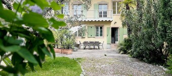 Lake Garda: Idyllic villa in quiet village center with olive and palm trees garden