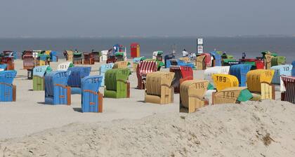 FH Huus Wattemeer strandnah in Neßmersiel, Nordseeküste für 2-6P. 3Sch-Zi, 2Bad