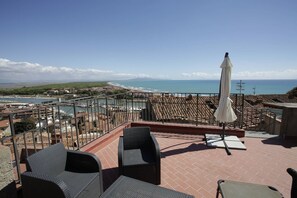 Terrace/patio - Nido delle Campane - Romantic apartment with 2 terraces with panoramic-sea views (Castiglione della Pescaia)