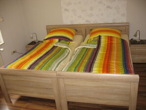 2 quartos, ferros/tábuas de passar roupa, Wi-Fi, roupa de cama