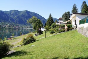 Property grounds - Directly on the lake with terrace (Tre Capitelli)