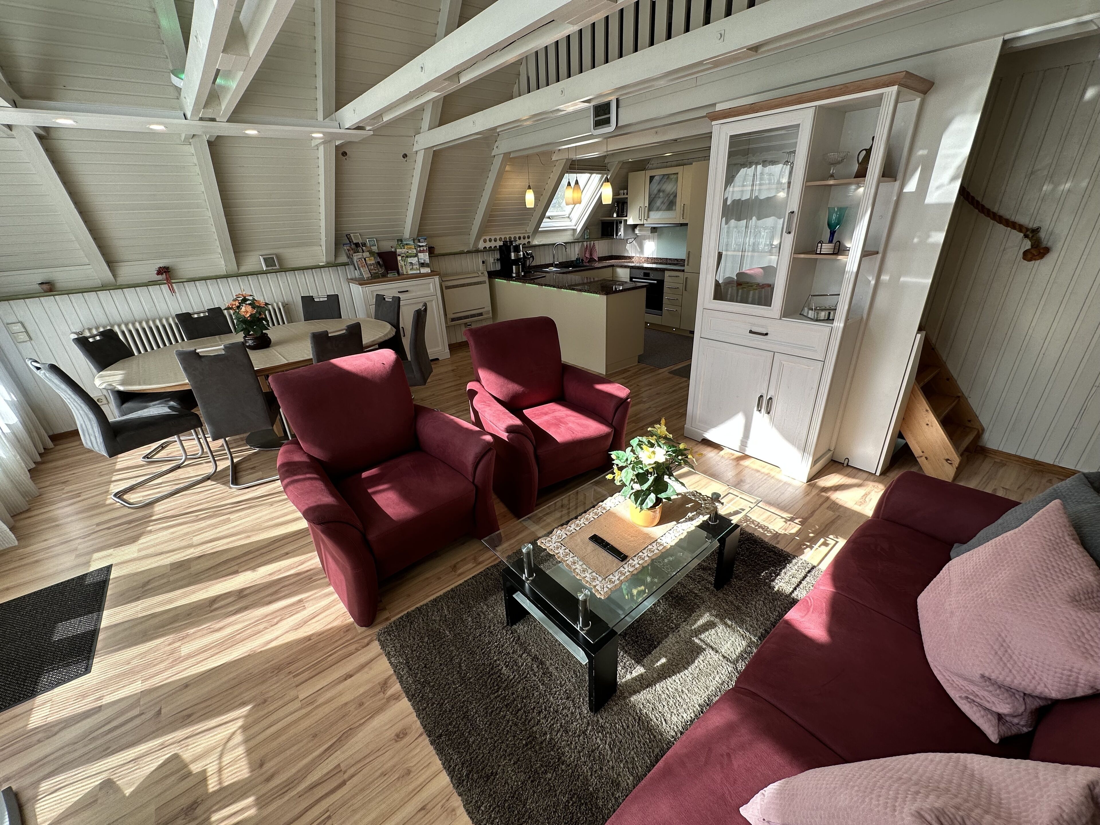 Smart-TV, Kamin, DVD-Player, Tischtennisplatte