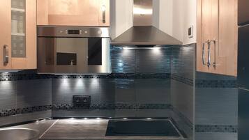 Refrigerador, microondas, parrilla de estufa y lavavajillas