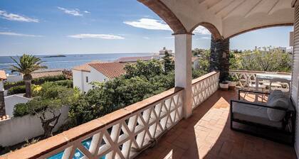 Experience the sea (view) - holiday home with large garden & pool