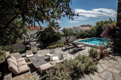 Experience the sea (view) - holiday home with large garden & pool