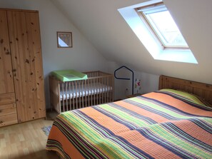 3 bedrooms, iron/ironing board, free WiFi