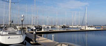 Modernes und hochwertiges Ferienhaus mit Garten am Grevelingenmeer