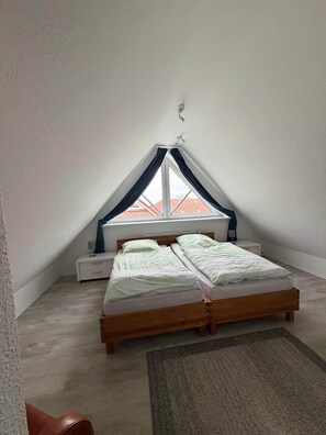 4 bedrooms, iron/ironing board, free WiFi, bed sheets