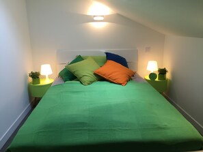 3 bedrooms, iron/ironing board, WiFi, bed sheets - New, modern stone chalet with large terrace and large pool (Rondinara) (Bonifacio)