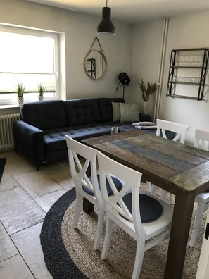 Dining - Central apartment in the Bad district directly opposite the beach clinic (Sankt Peter-Ording)
