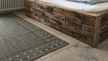 1 bedroom, travel cot, WiFi, bed sheets