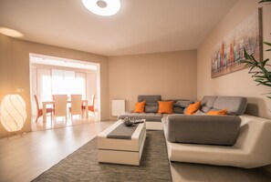 Smart TV, fireplace, DVD player, ping pong