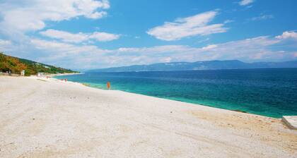 A luxurious gem near the sea, private and peaceful