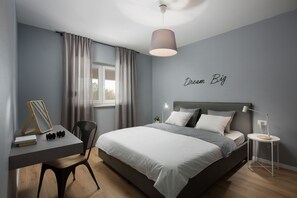 6 Schlafzimmer, Zimmersafe, Schreibtisch, BĂŒgeleisen/BĂŒgelbrett