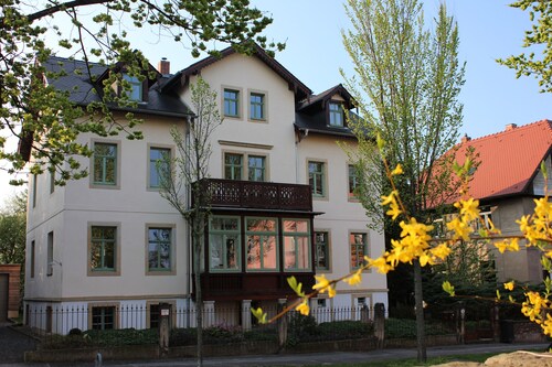 Traumhafte Etagenwohnung - Villa am Großen Garten