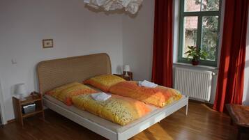 2 Schlafzimmer, Reisekinderbett, kostenloses WLAN, Bettwäsche
