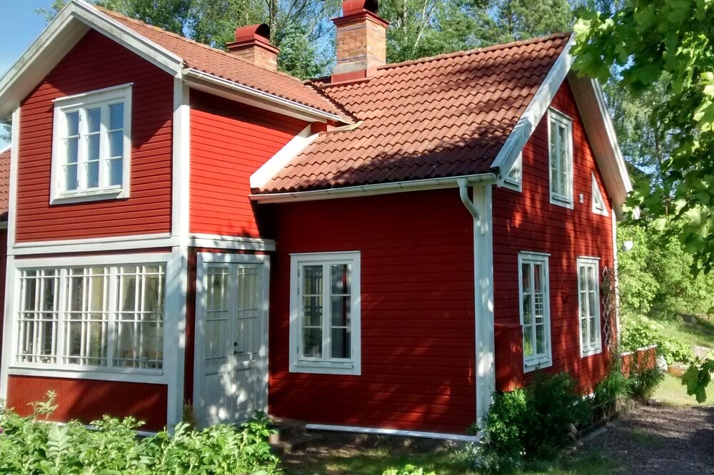 Dream holiday house for up to 10 people fishing in Lönneberga on the river Vimmerby Katthult
