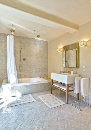Bathtub, hair dryer, towels