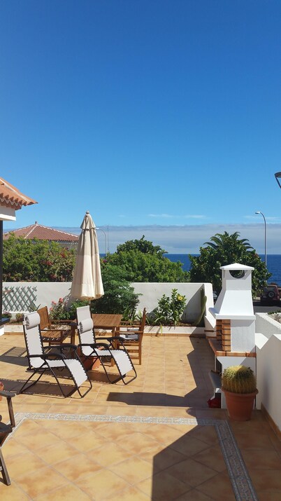 A stone's throw from the Atlantic Ocean - 50 meters to the sea