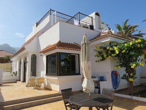 A stone's throw from the Atlantic Ocean - 50 meters to the sea