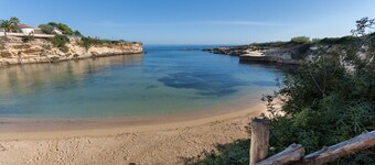 Haus mit privatem Tennisplatz, Pool, 300 m zum Strand, WiFi, Klima, max. 7 Pers.