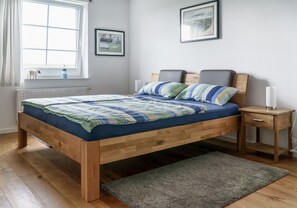 2 Schlafzimmer, Zimmersafe, Schreibtisch, Bügeleisen/Bügelbrett