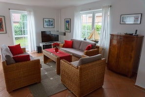 Smart TV, reproductor de DVD, libros y biblioteca musical 