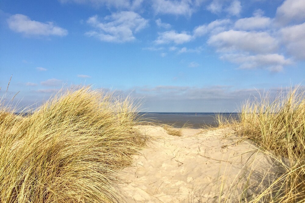 Family-friendly and newly renovated apartment on the North Sea