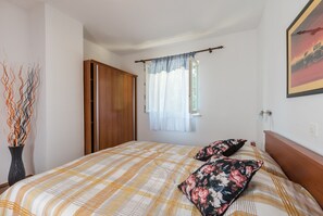 4 slaapkamers, een strijkplank/strijkijzer, gratis wifi, beddengoed