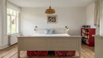 5 Schlafzimmer, Schreibtisch, Bügeleisen/Bügelbrett, kostenloses WLAN