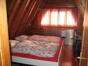 2 bedrooms, iron/ironing board, travel crib, free WiFi - Wild house, cozy wooden house, 850 m² fenced for your dog. (Simmerath-Rollesbroich)